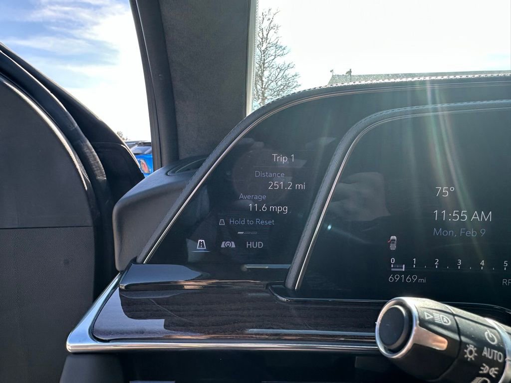 Used 2023 Cadillac Escalade ESV Premium Luxury Platinum image 31