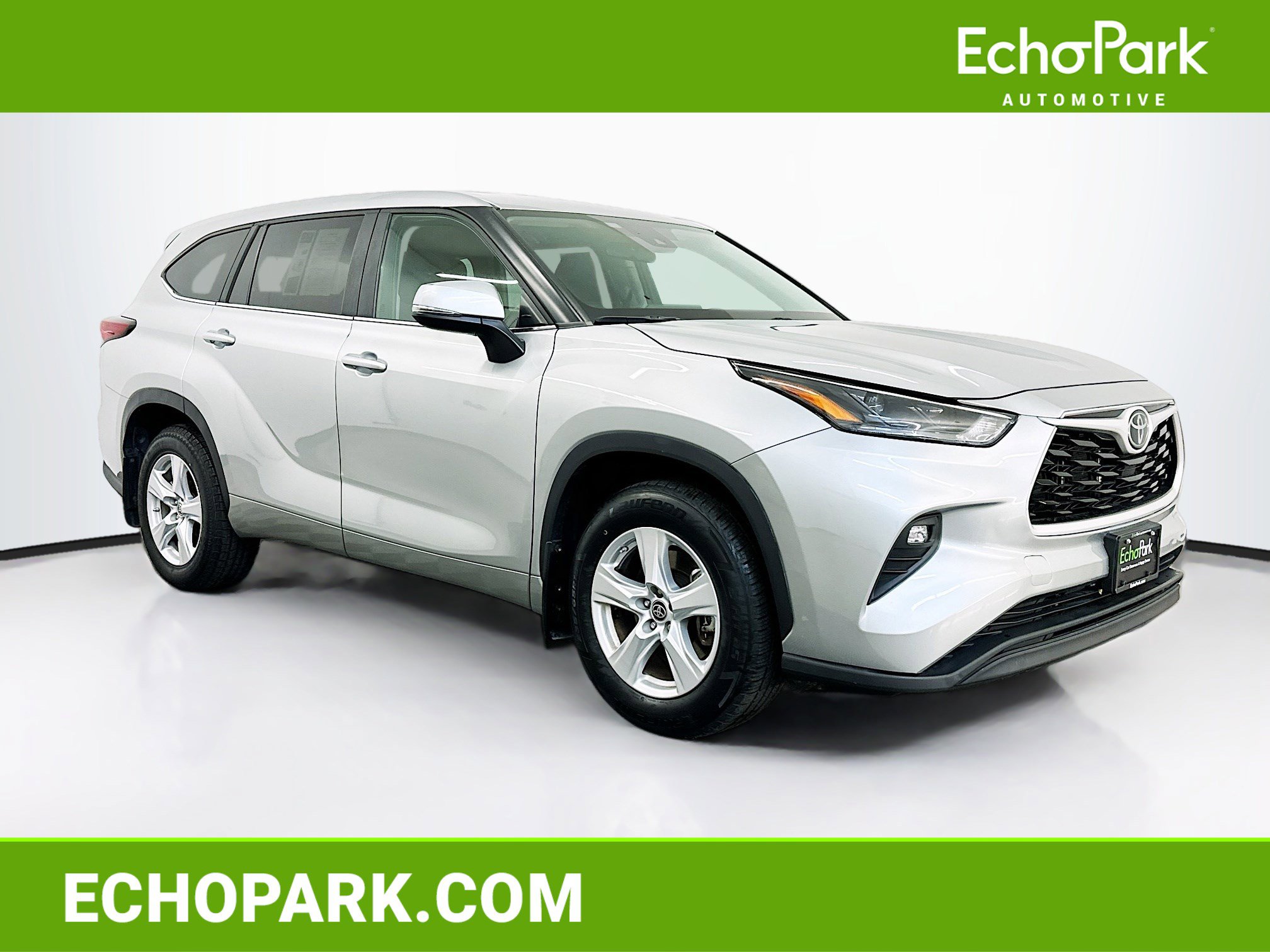 Used 2024 Toyota Highlander LE image 1