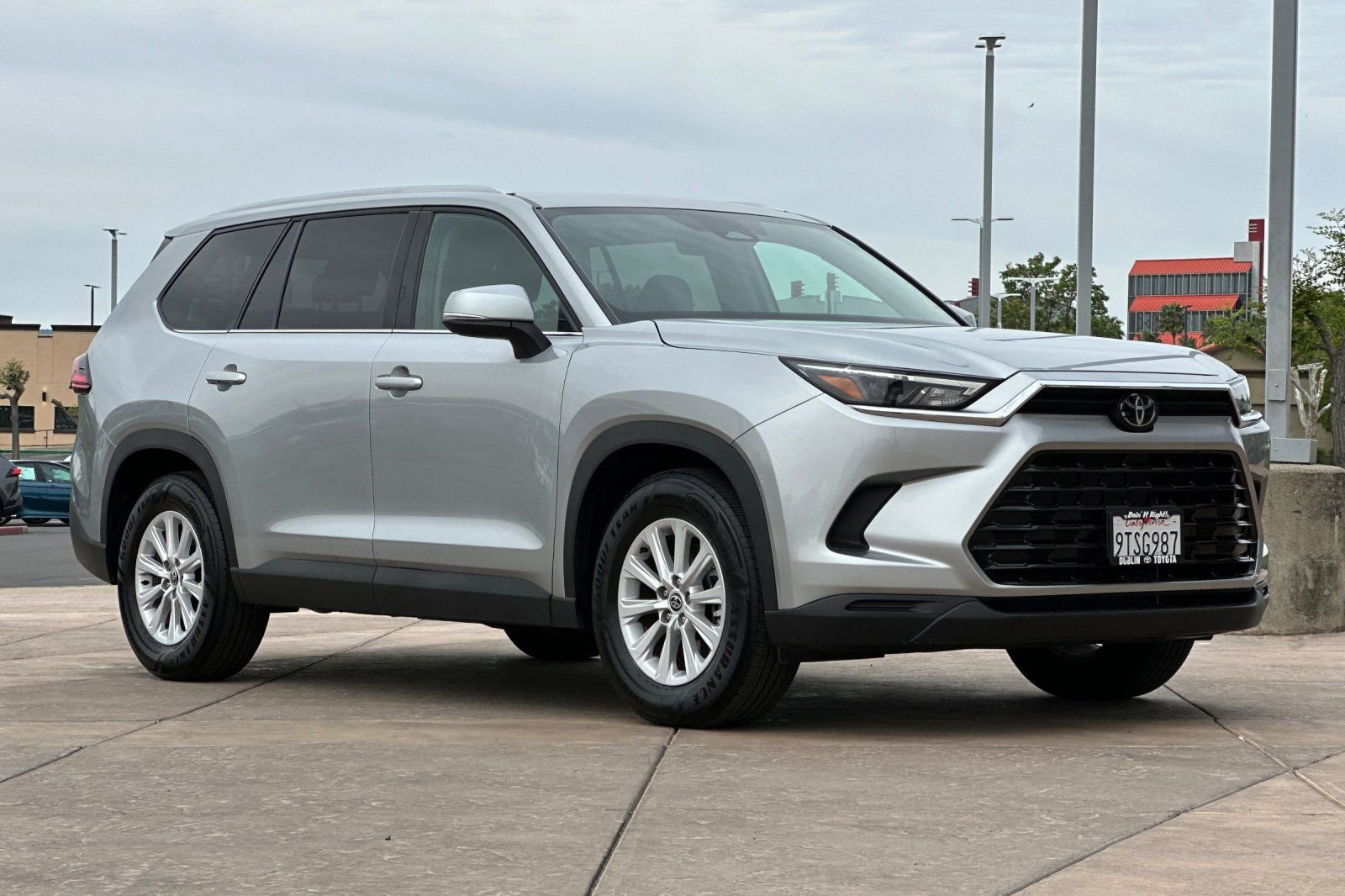 Used 2025 Toyota Grand Highlander FWD image 2