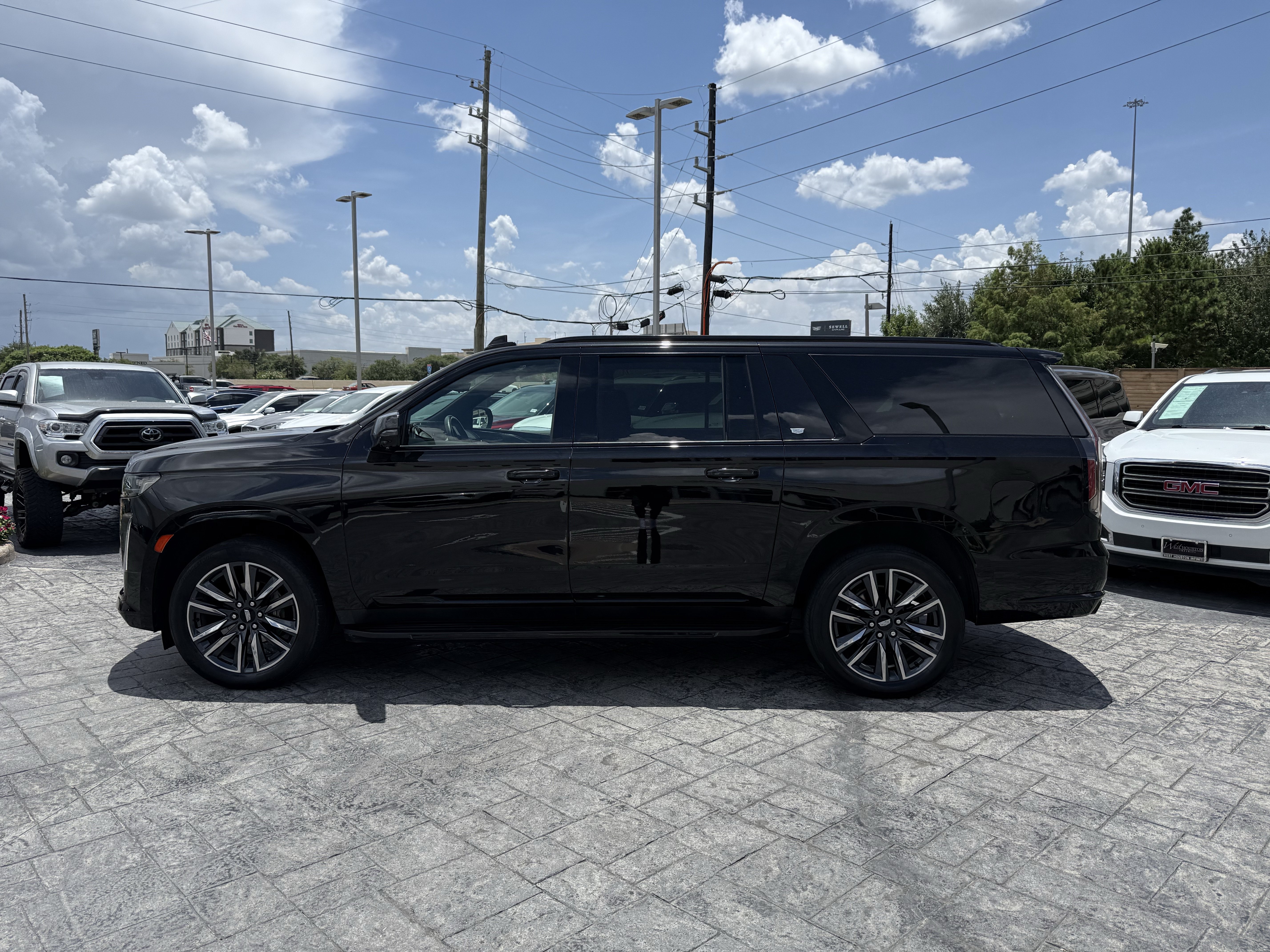 Used 2023 Cadillac Escalade ESV Sport AWD/4WD image 5