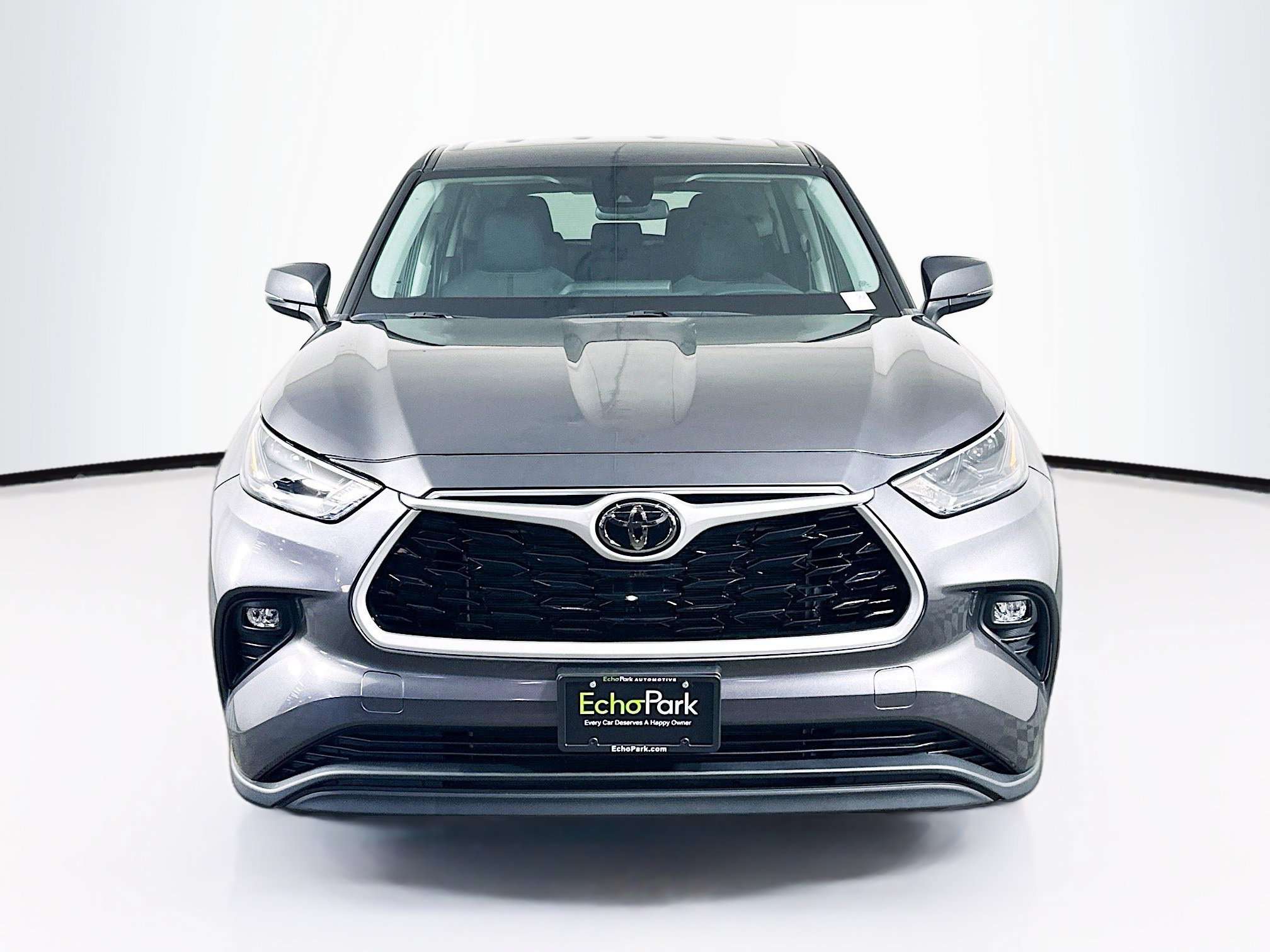 Used 2024 Toyota Highlander LE image 2