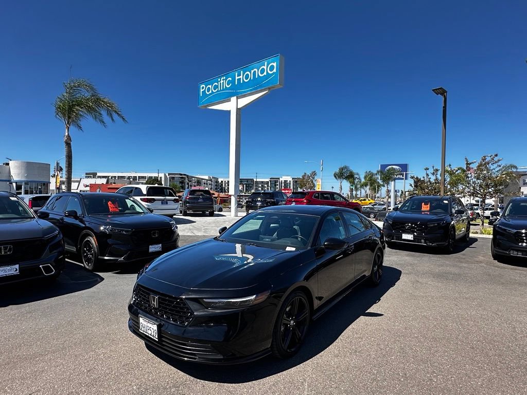 Used 2023 Honda Accord Sport image 2