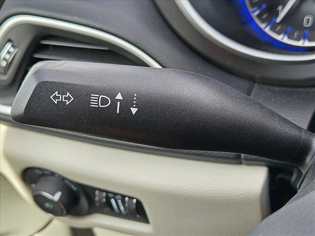 Used 2023 Chrysler Pacifica Touring-L FWD image 14