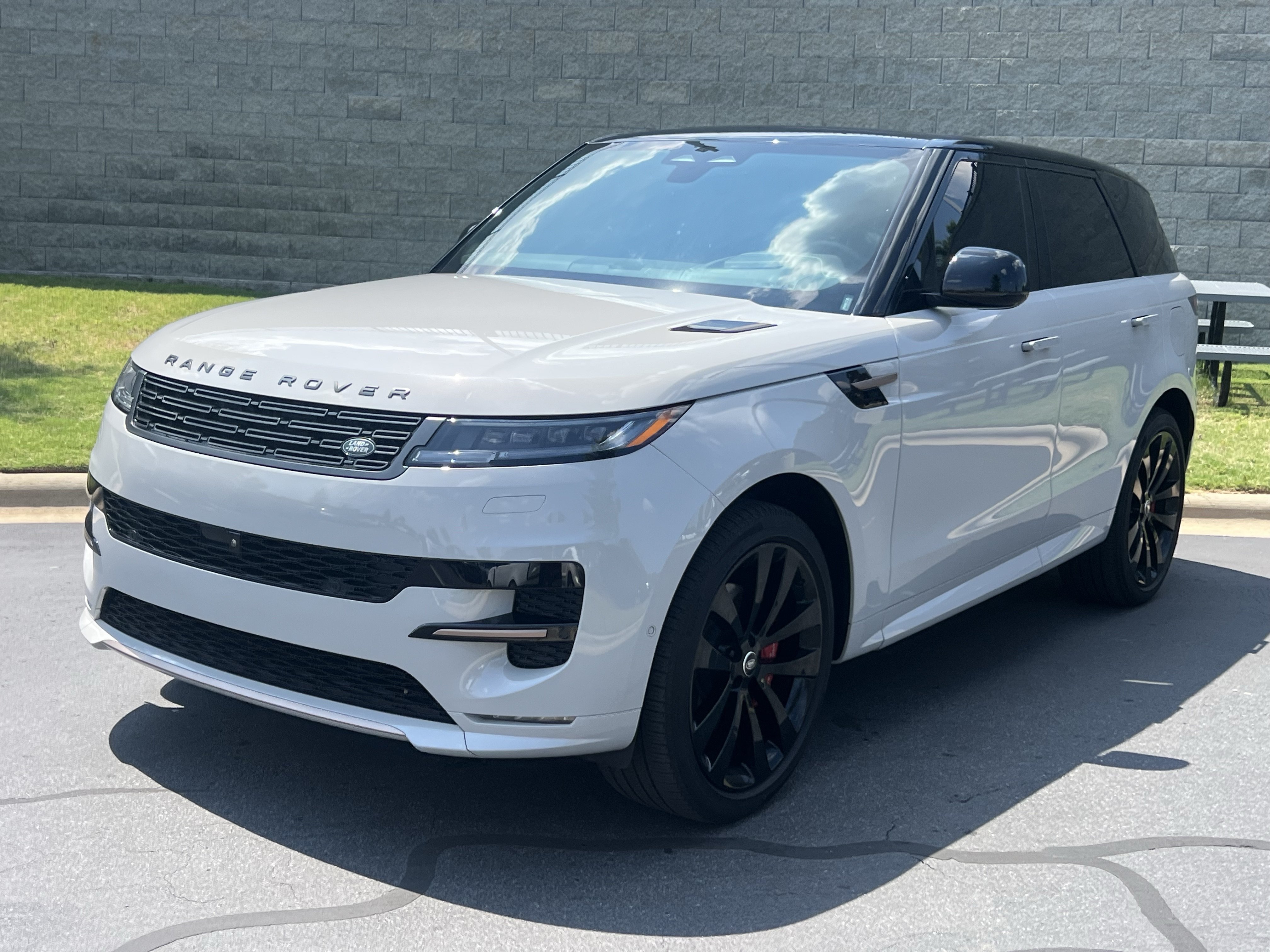 Certified 2025 Land Rover Range Rover Sport Dynamic SE AWD/4WD image 2