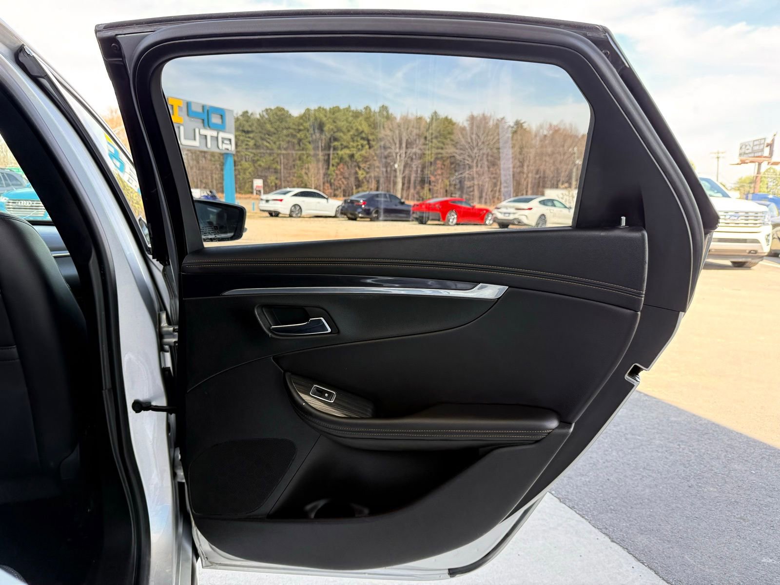 Used 2017 Chevrolet Impala LT image 23