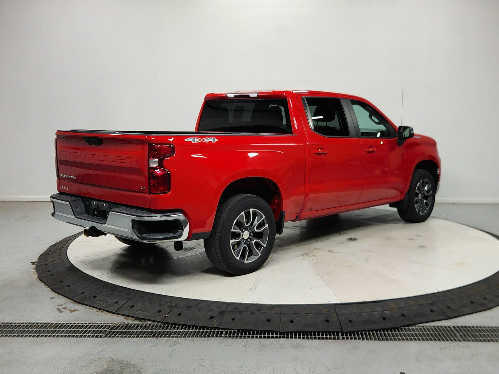 Used 2024 Chevrolet Silverado 1500 LT AWD/4WD image 8