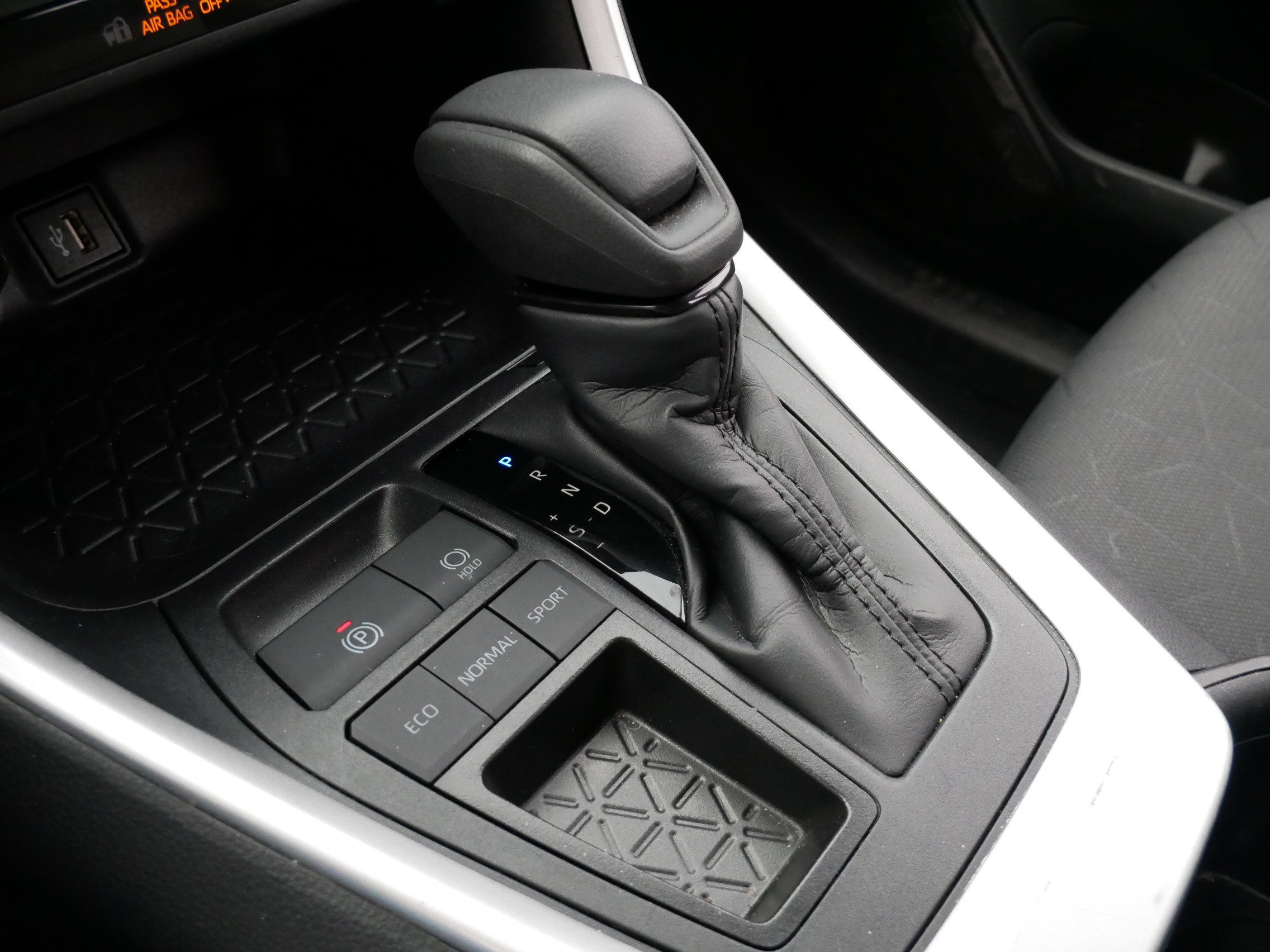 Certified 2025 Toyota RAV4 XLE FWD image 24