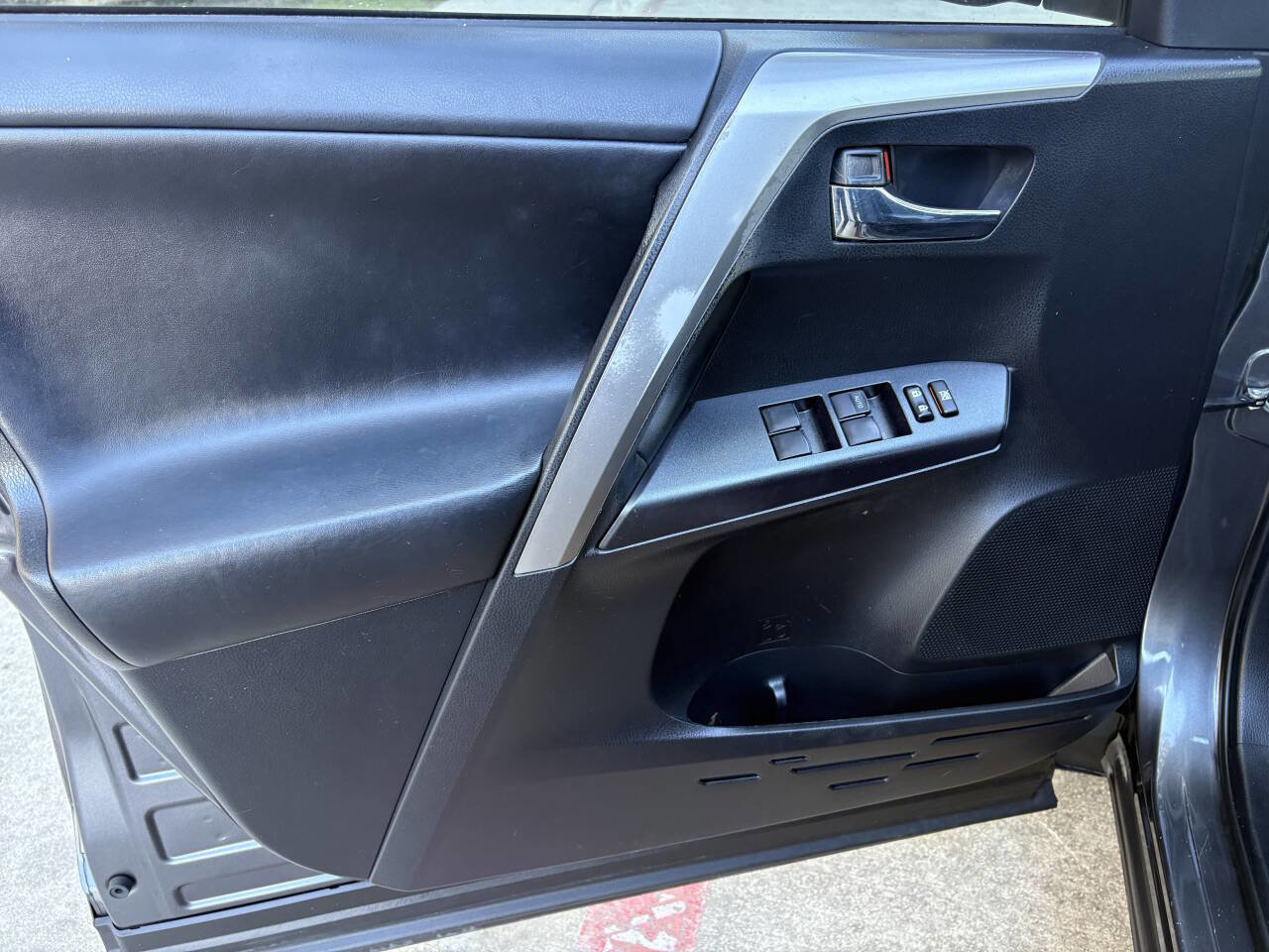 Used 2017 Toyota RAV4 XLE image 16