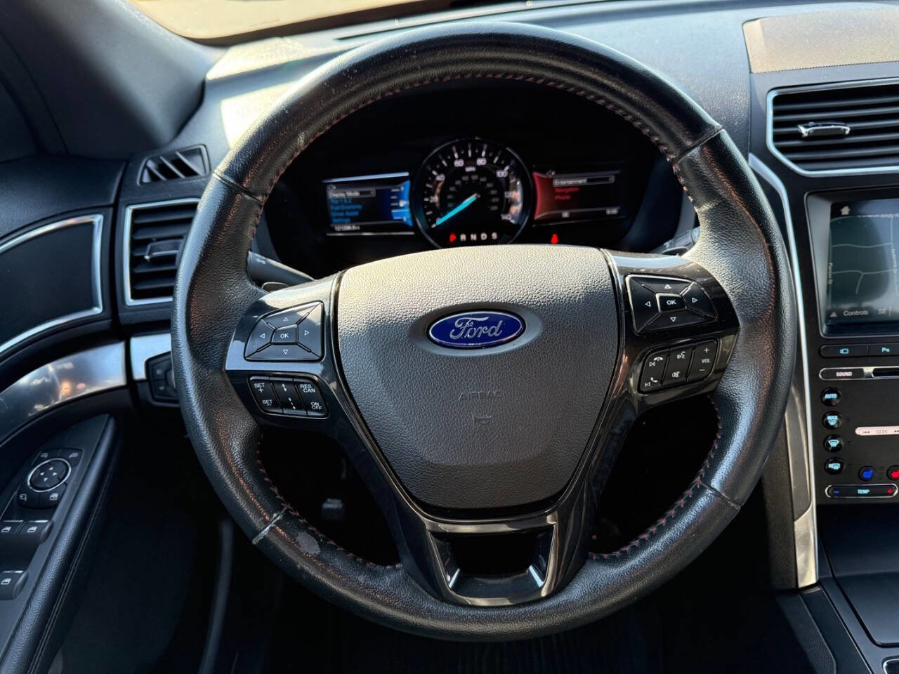 Used 2018 Ford Explorer Sport w/ Equipment Group 401A image 17