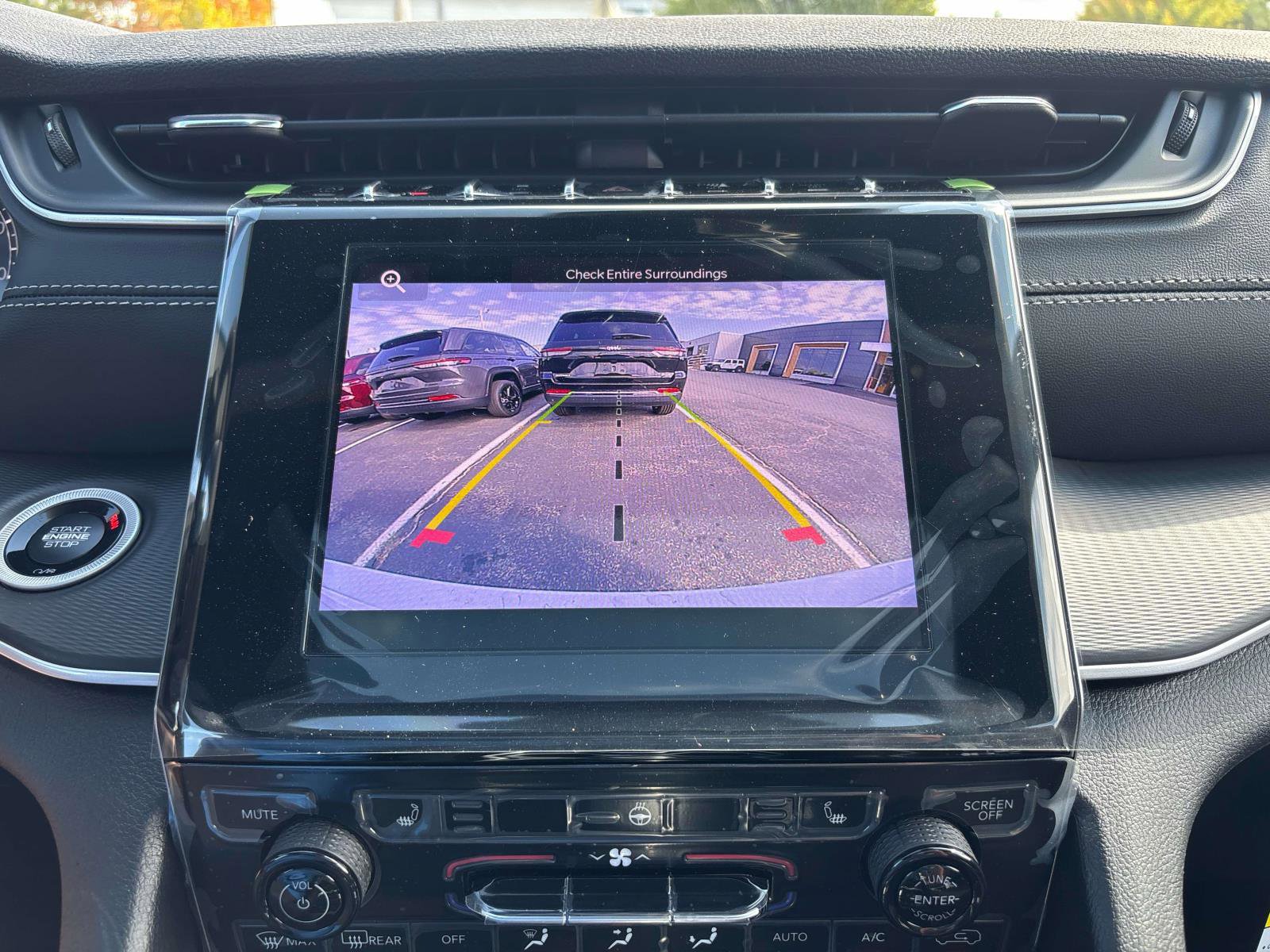 New 2025 Jeep Grand Cherokee Altitude image 12