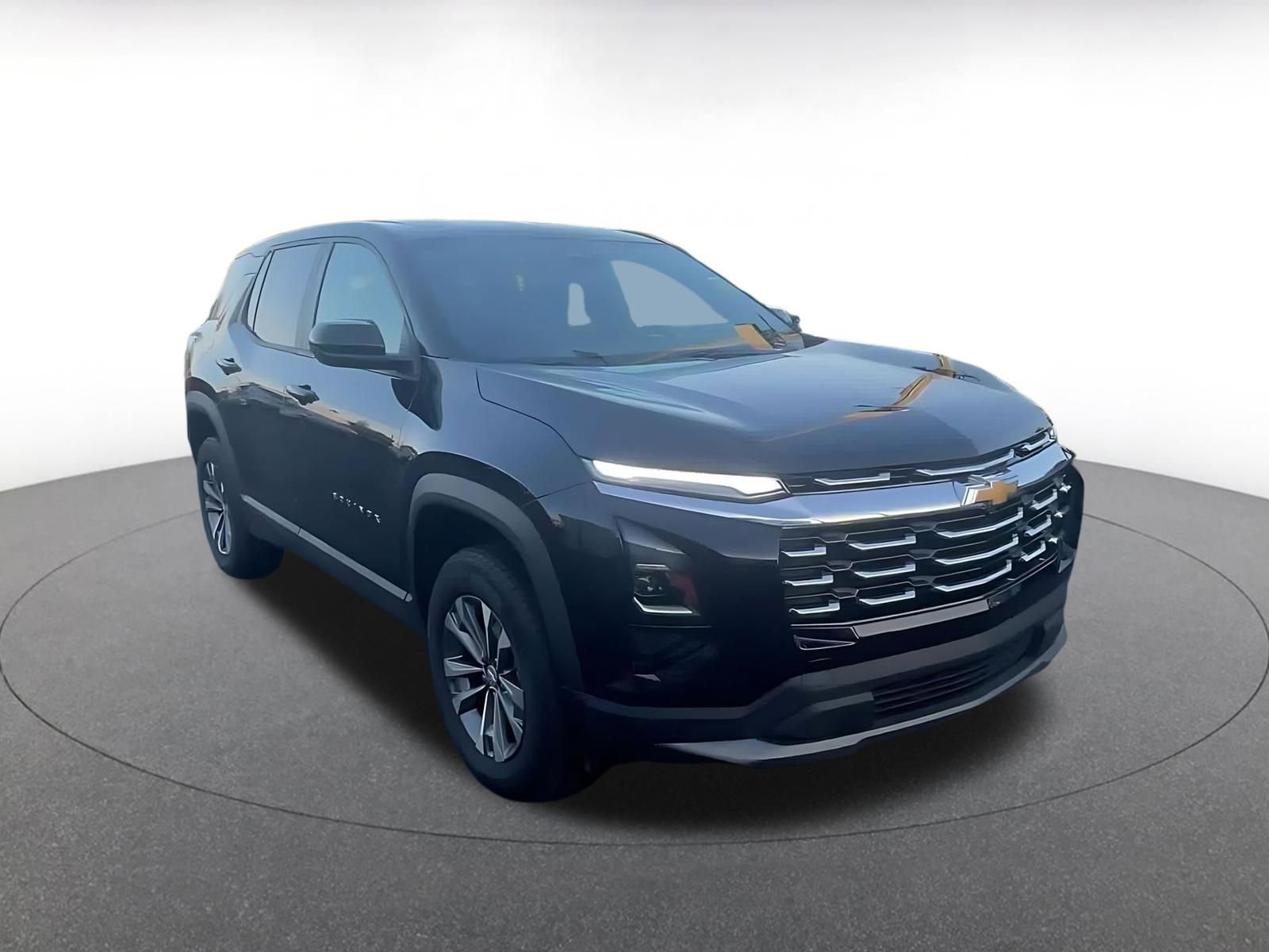 Used 2025 Chevrolet Equinox LT image 3