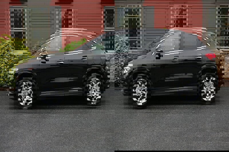 Used 2021 Mercedes-Benz GLA 250 4MATIC w/ Premium Package image 4