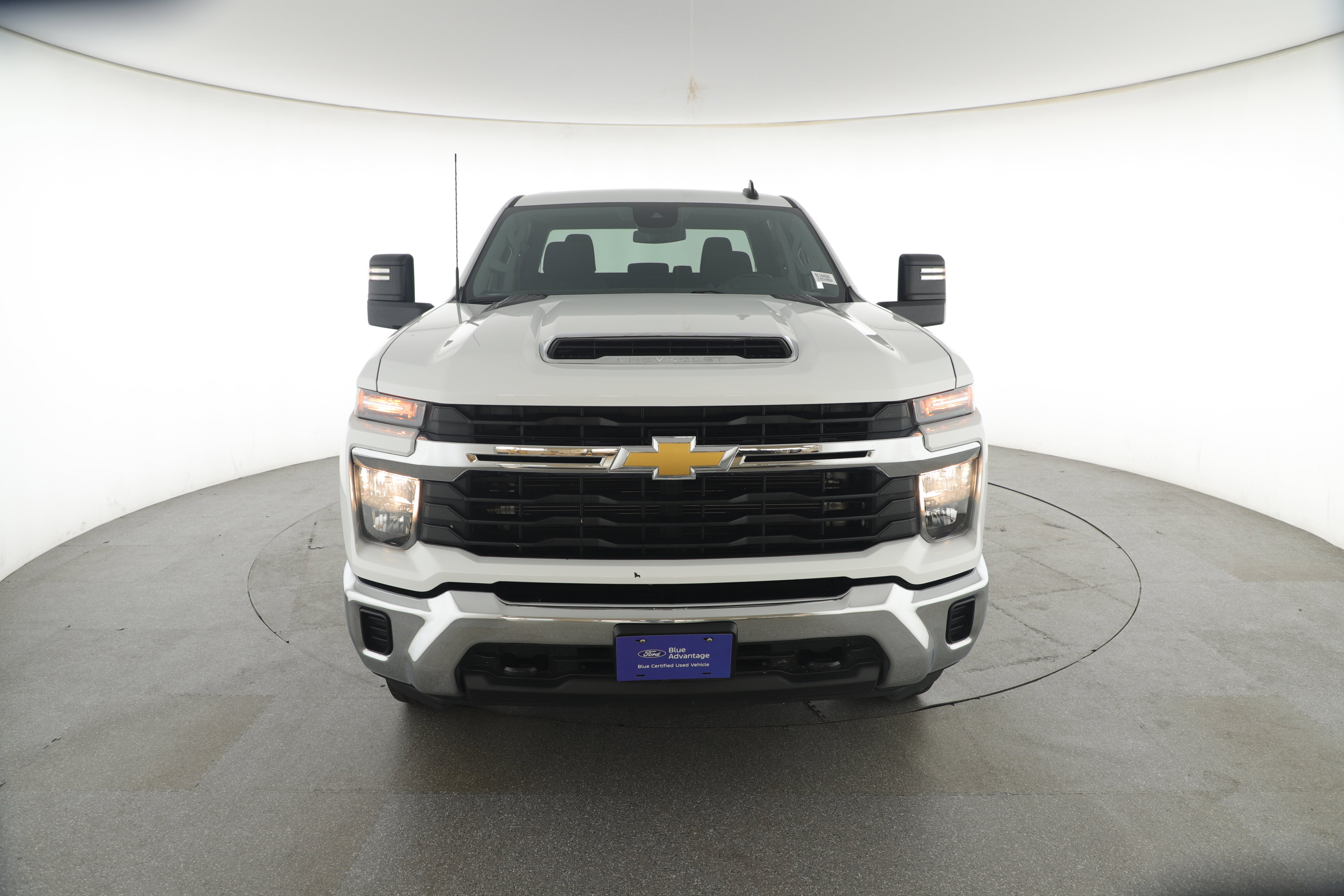 Used 2024 Chevrolet Silverado 2500 LT image 2