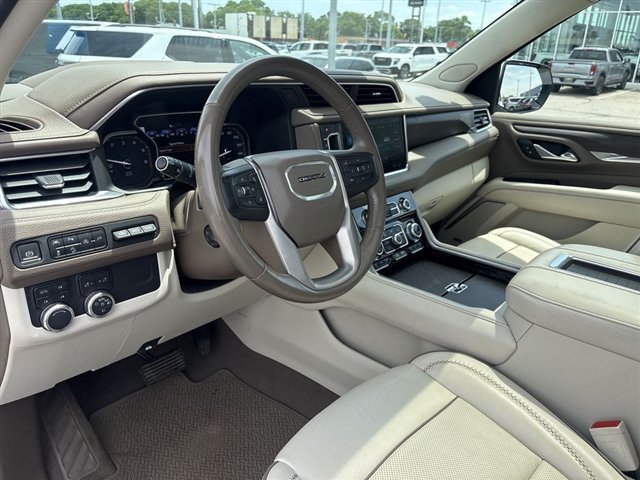 Used 2021 GMC Yukon XL Denali w/ Denali Premium Package AWD/4WD image 10