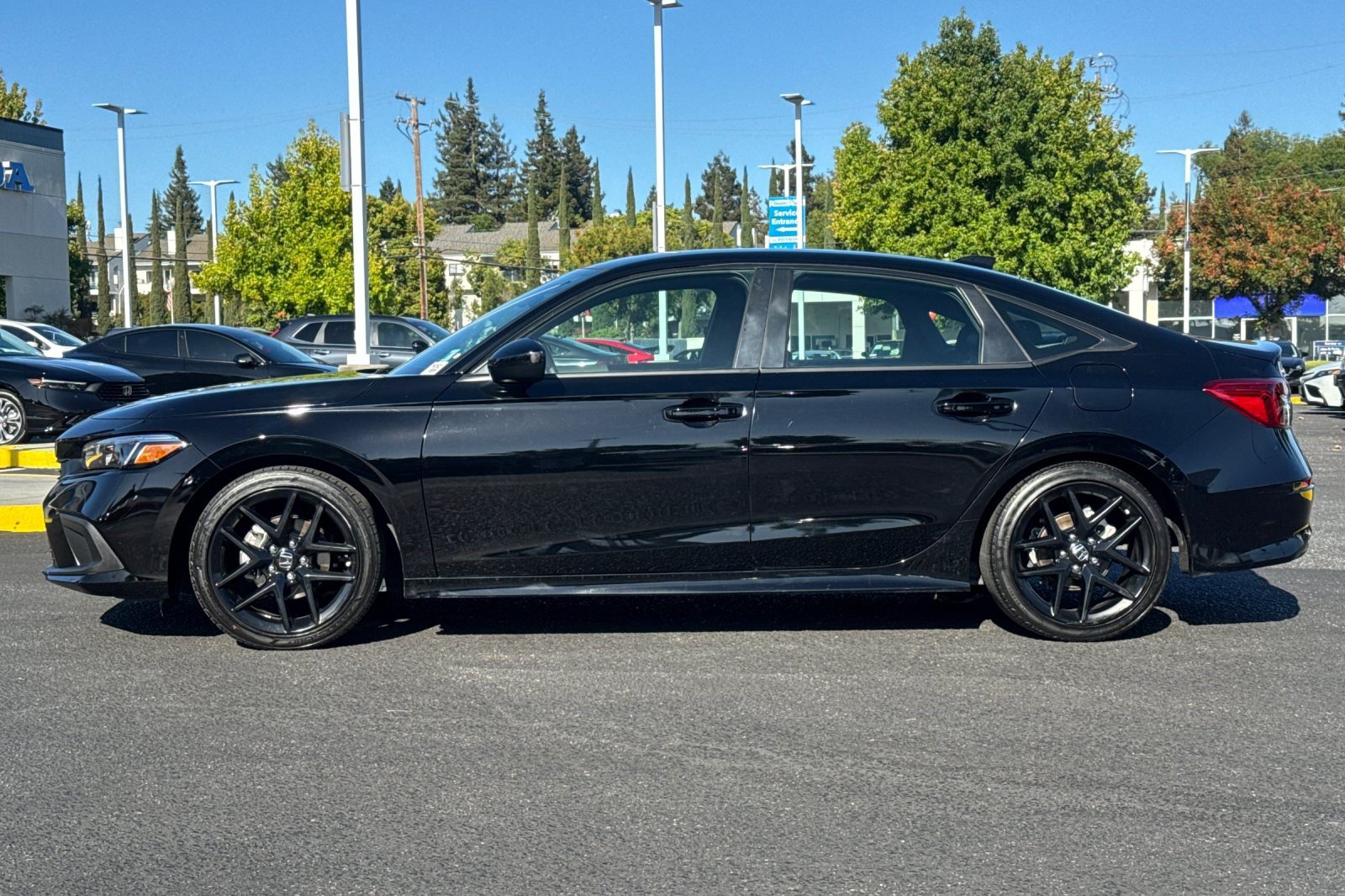 Used 2023 Honda Civic Sport image 2