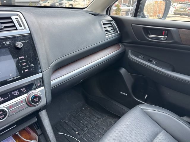 Used 2017 Subaru Outback 3.6R Limited image 3