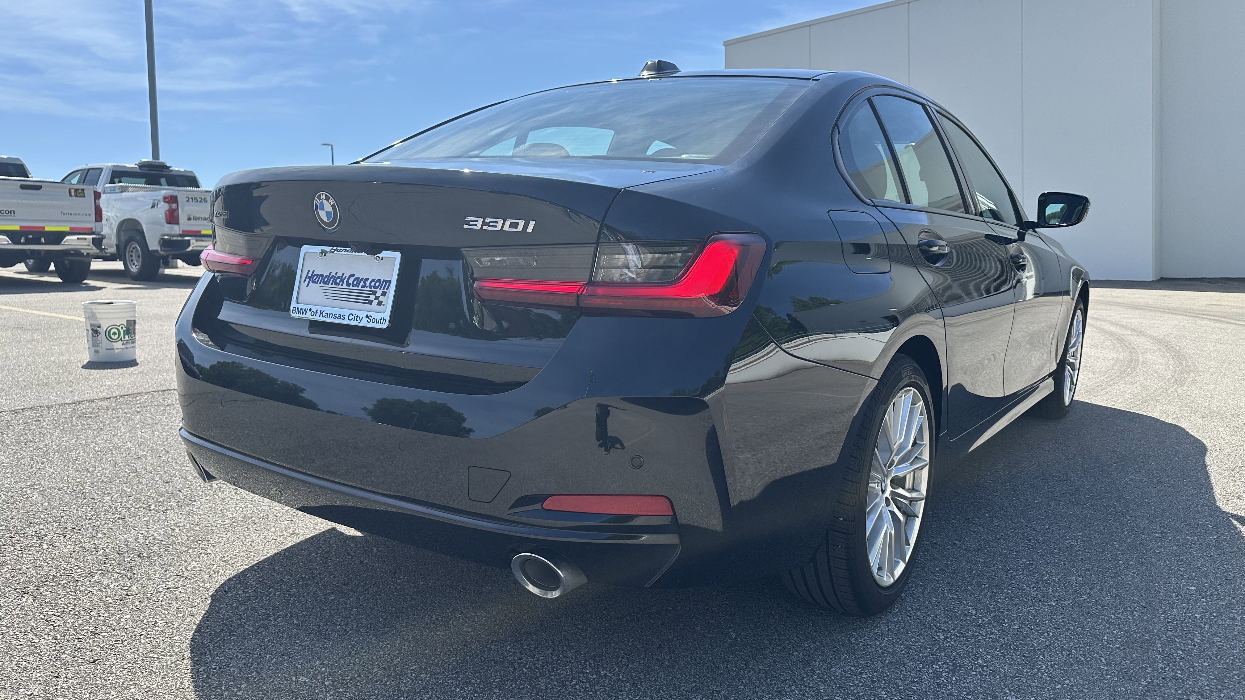 Used 2023 BMW 330i xDrive Sedan w/ Premium Package AWD/4WD image 10