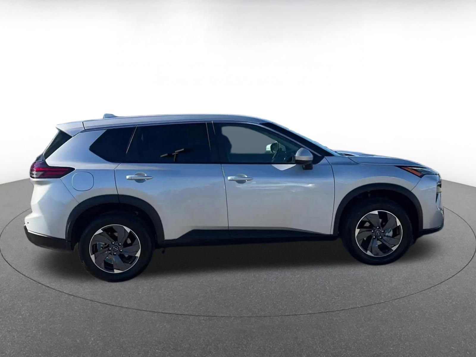 Used 2025 Nissan Rogue SV image 16