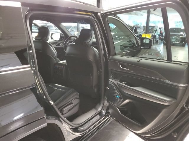 Used 2022 Jeep Grand Cherokee L Overland w/ Luxury Tech Group IV AWD/4WD image 26