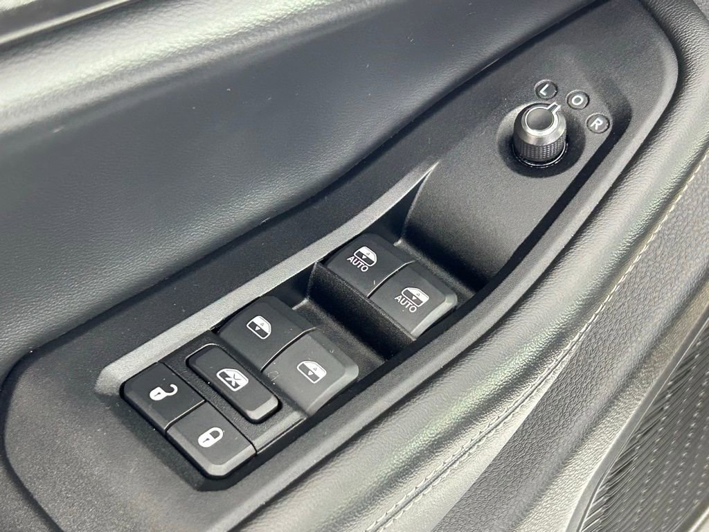 Used 2024 Jeep Grand Cherokee L Laredo image 35