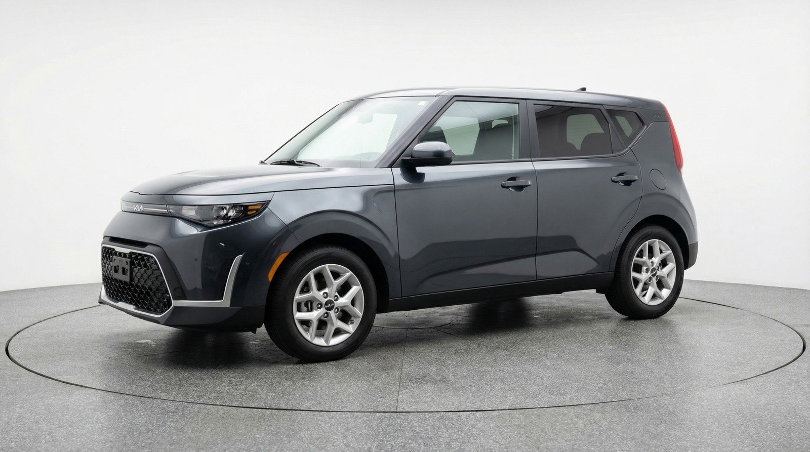 Used 2025 Kia Soul LX w/ LX Technology Package FWD image 3