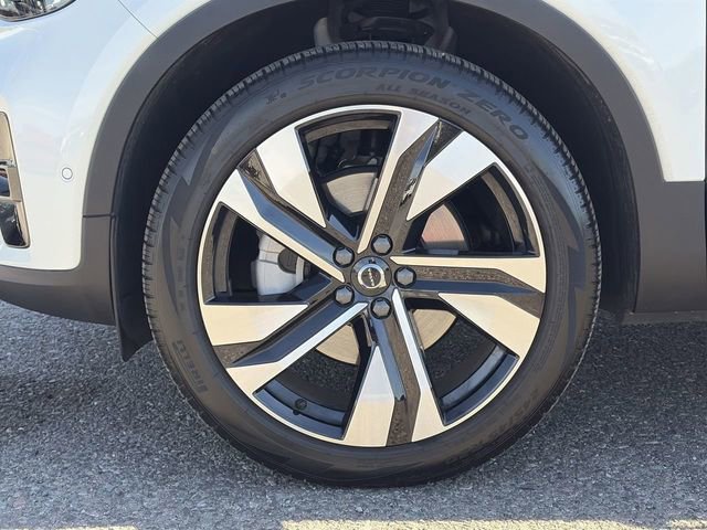 Certified 2025 Volvo XC40 B5 Plus w/ Climate Package AWD/4WD image 11