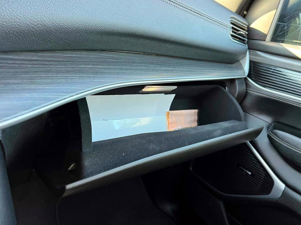 Used 2024 Jeep Wagoneer L Series II w/ Premium Group I image 33