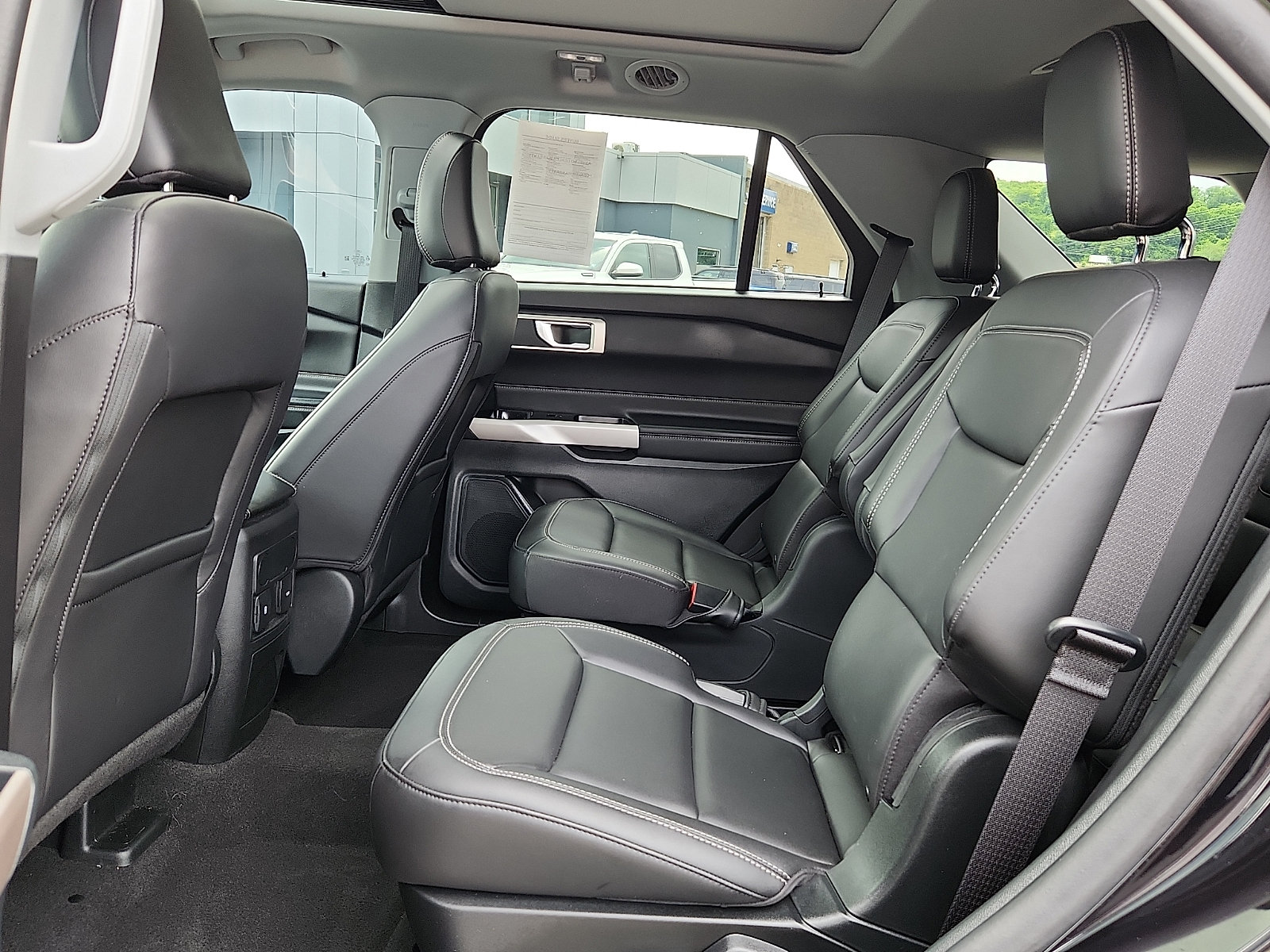 Used 2023 Ford Explorer XLT w/ Equipment Group 202A AWD/4WD image 10