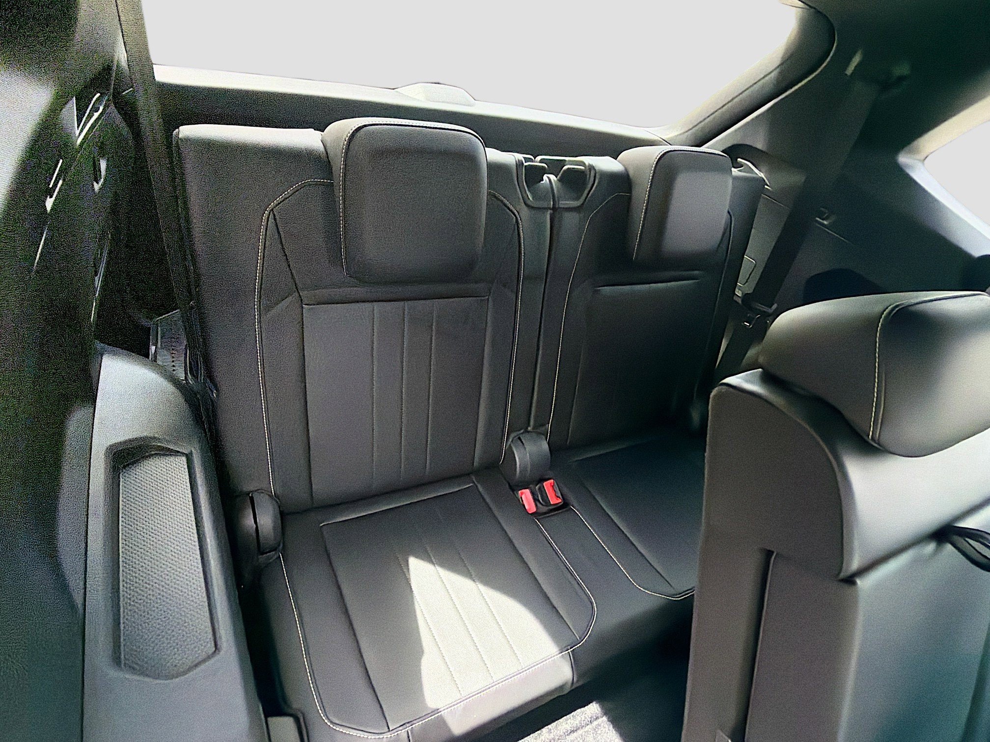 Used 2022 Volkswagen Tiguan SE R-Line FWD image 30