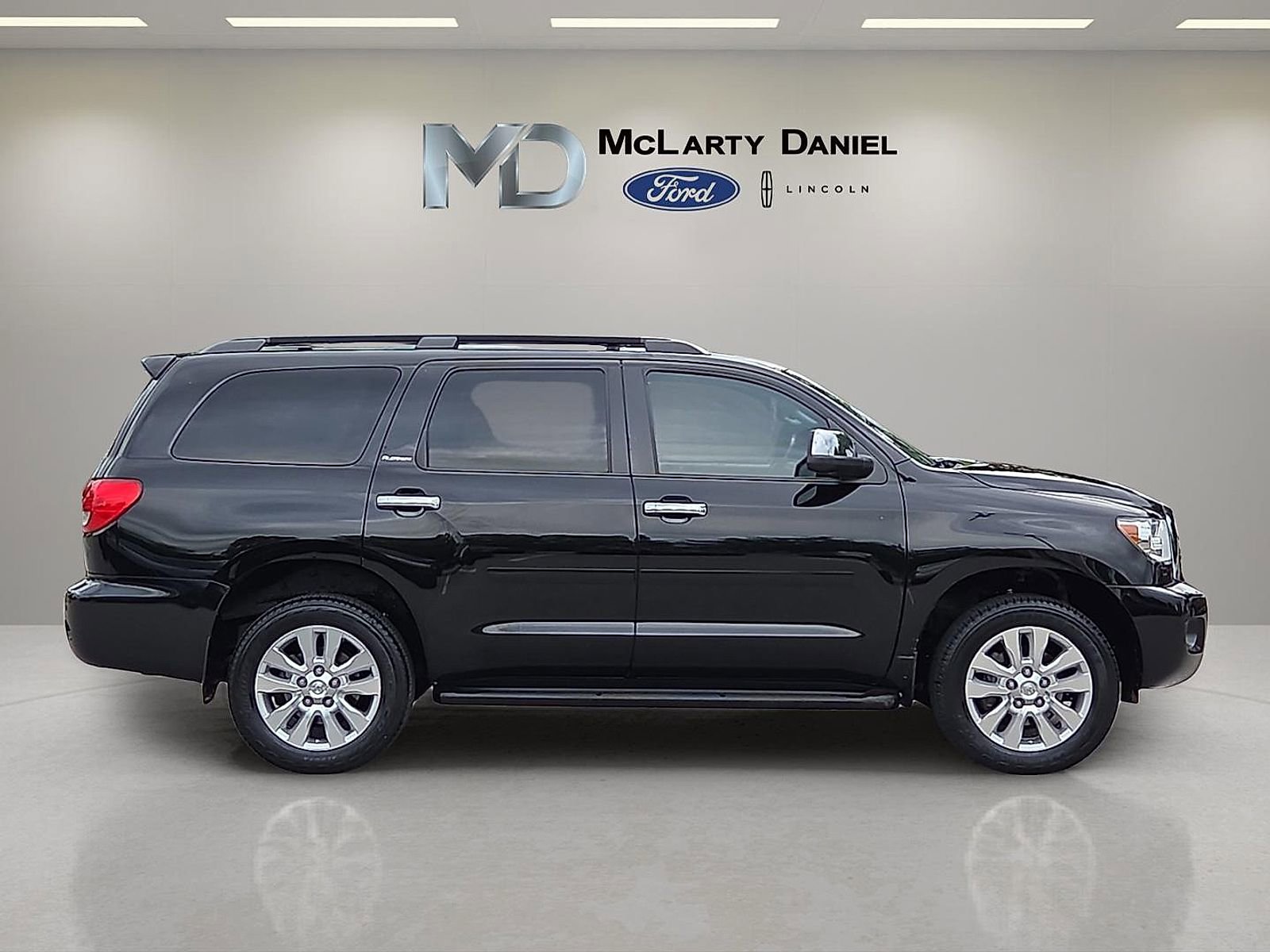 Used 2014 Toyota Sequoia Platinum AWD/4WD image 6