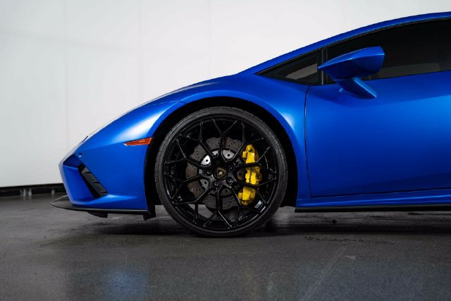 Used 2022 Lamborghini Huracan EVO RWD image 12
