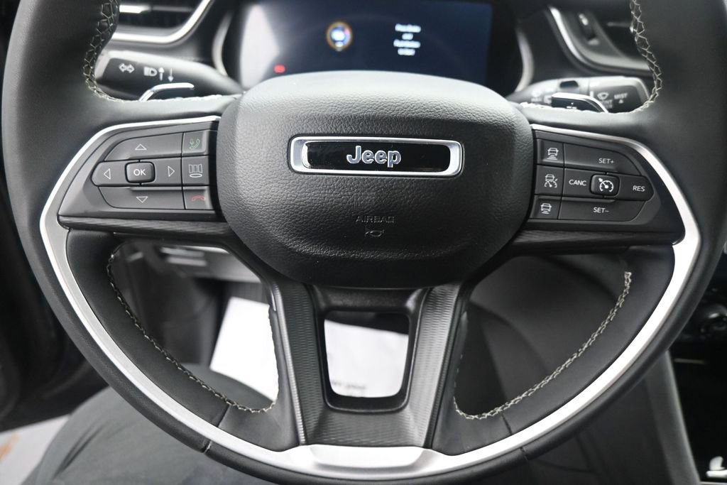 Used 2024 Jeep Grand Cherokee L Laredo AWD/4WD image 16
