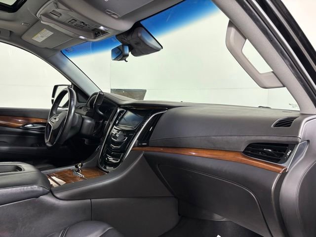 Used 2018 Cadillac Escalade Premium Luxury AWD/4WD image 22