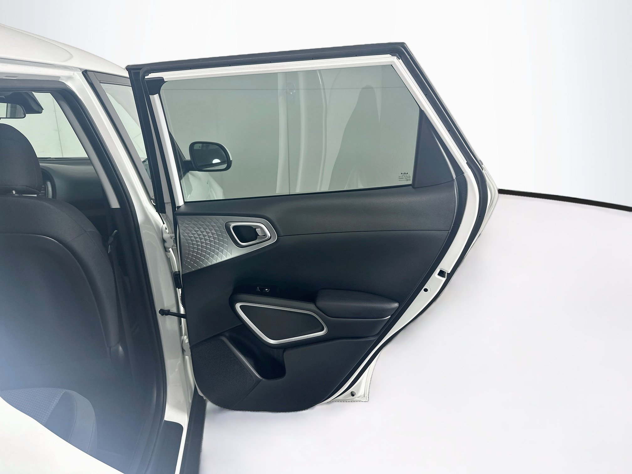 Used 2025 Kia Soul LX w/ LX Technology Package FWD image 29