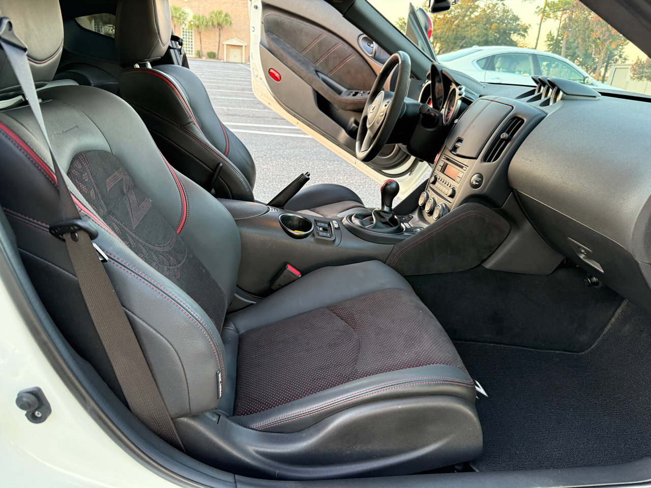Used 2020 Nissan 370Z Coupe image 31