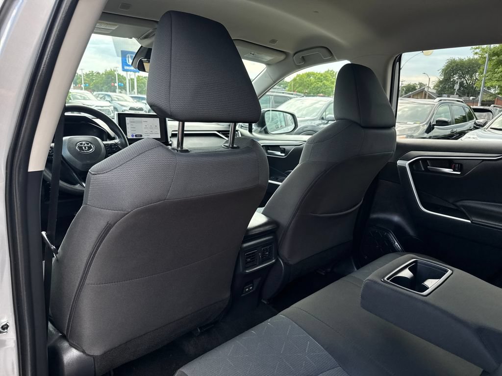 Used 2025 Toyota RAV4 XLE AWD/4WD image 36