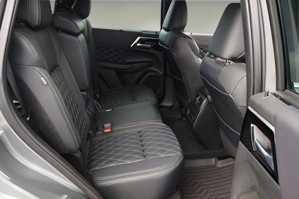 Used 2023 Mitsubishi Outlander SEL AWD/4WD image 16