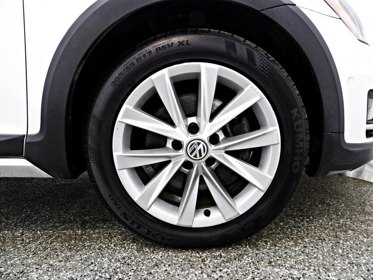 Used 2017 Volkswagen Golf Alltrack SE image 21