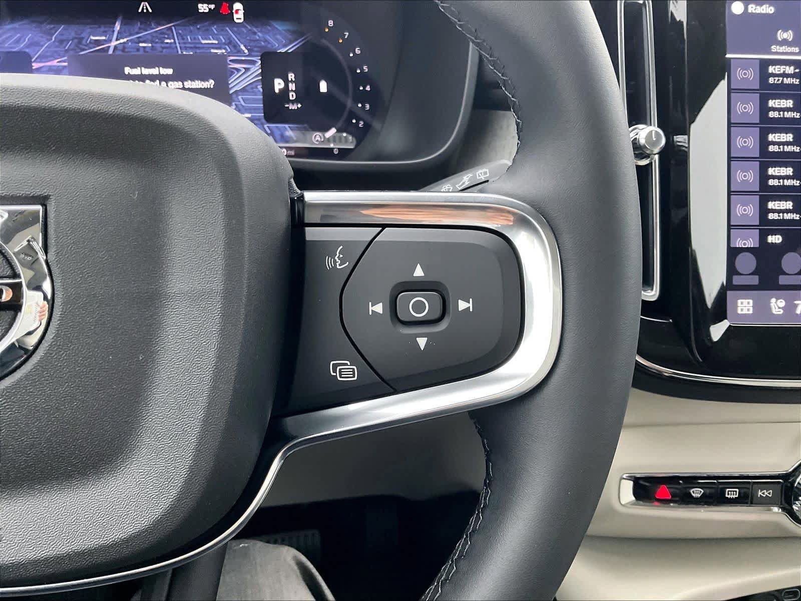New 2026 Volvo XC40 B5 Plus w/ Protection Package Premier AWD/4WD image 18