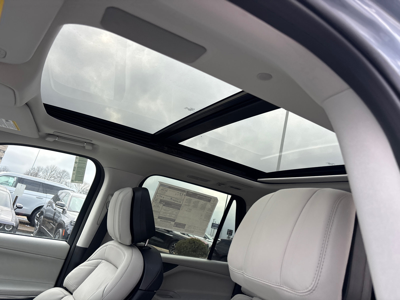 New 2026 Lincoln Navigator Reserve w/ Jet Appearance Package AWD/4WD image 25