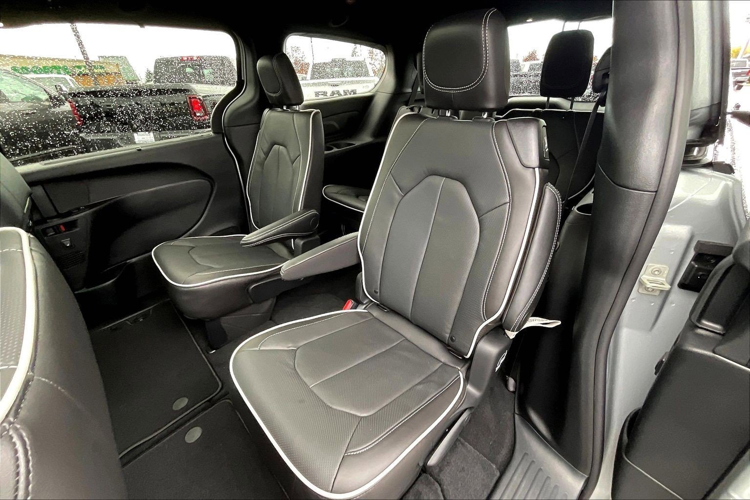 New 2026 Chrysler Pacifica Limited w/ S Appearance Package image 10