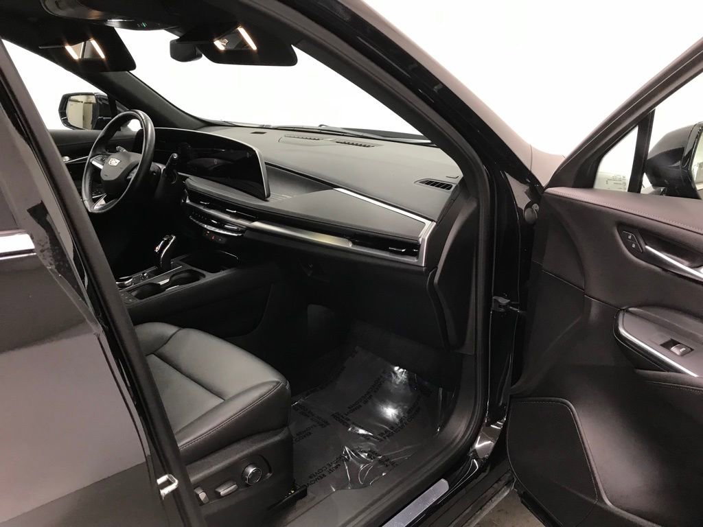 Used 2025 Cadillac XT4 Premium Luxury image 34