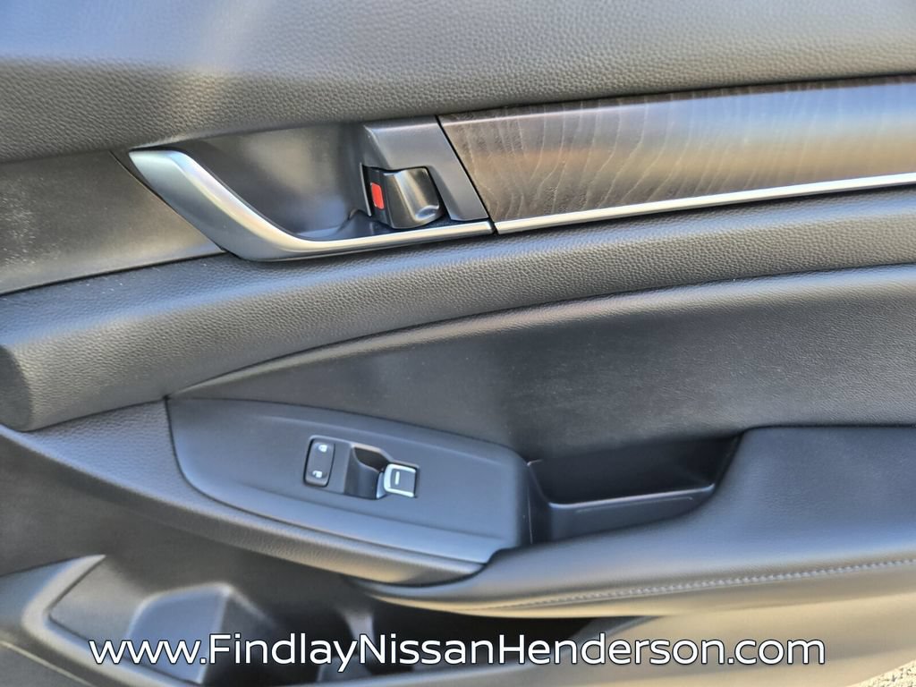 Used 2018 Honda Accord EX image 18