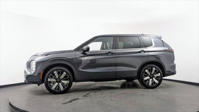 Used 2025 Mitsubishi Outlander SE AWD/4WD image 3