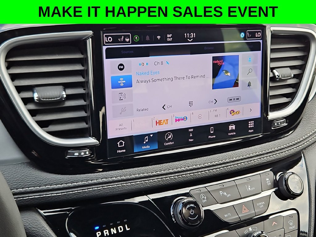 Used 2025 Chrysler Pacifica Limited FWD image 18