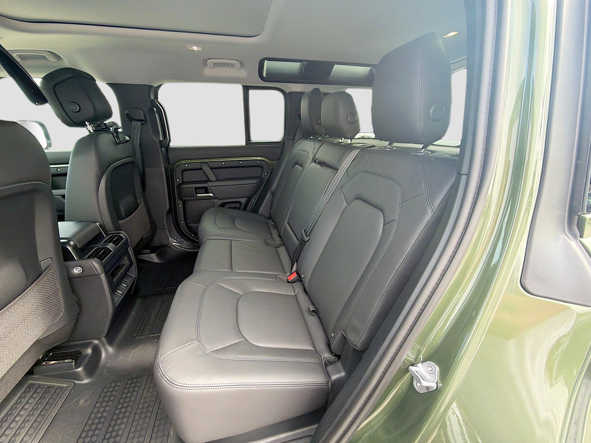 New 2026 Land Rover Defender 110 X-Dynamic SE AWD/4WD image 19