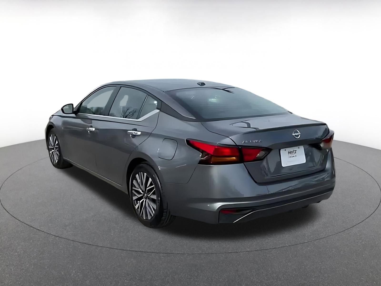 Used 2025 Nissan Altima 2.5 SV image 11