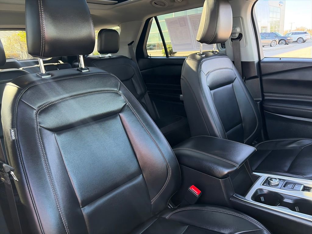 Used 2023 Ford Explorer XLT w/ Equipment Group 202A AWD/4WD image 12