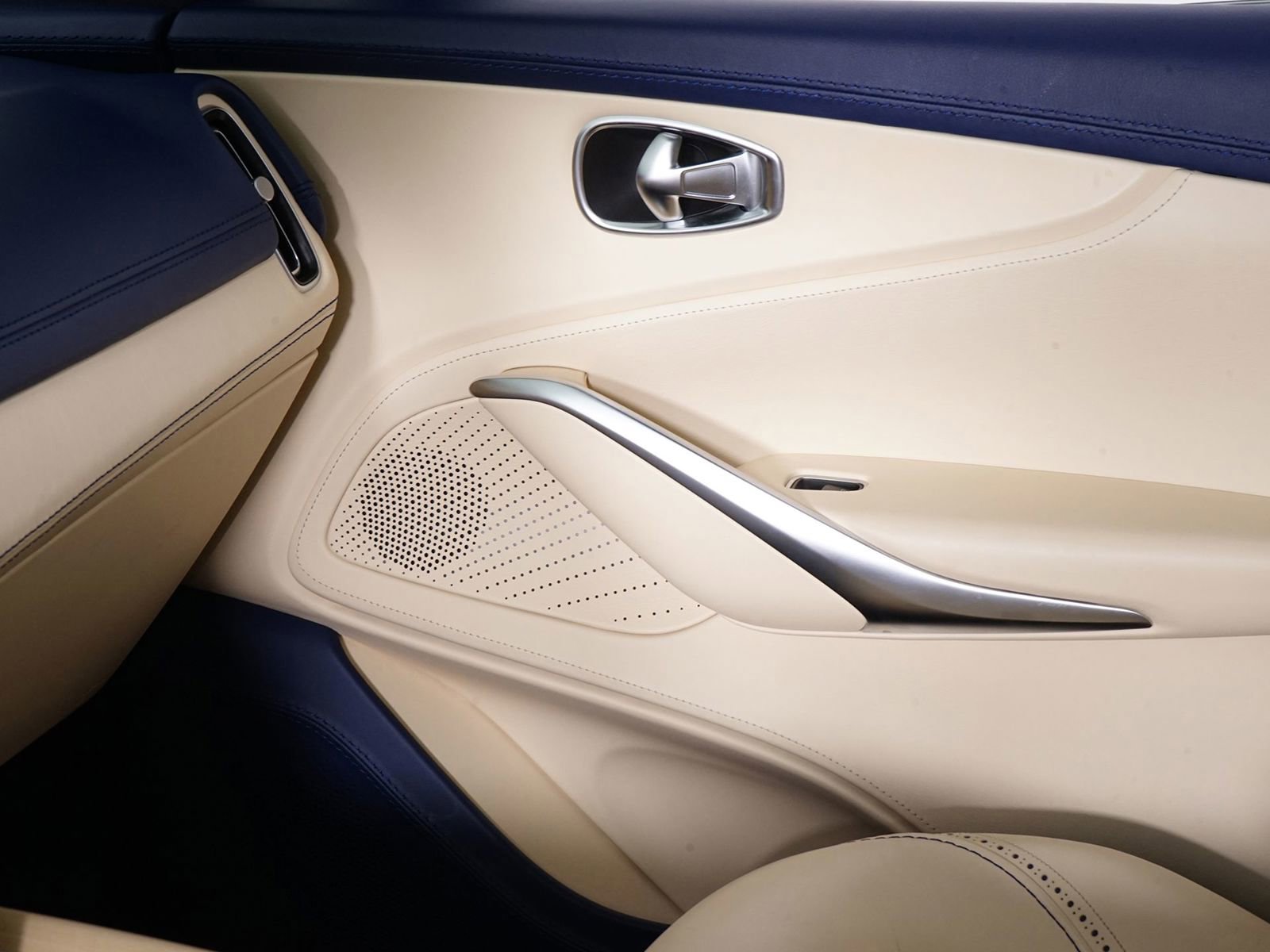 Used 2021 Aston Martin DBX image 23