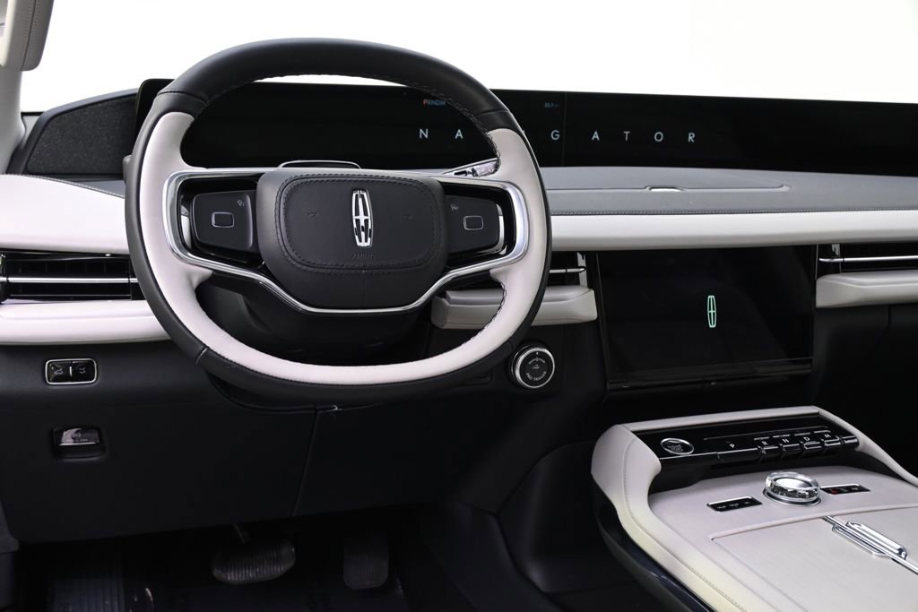 New 2026 Lincoln Navigator Reserve w/ Jet Appearance Package image 12
